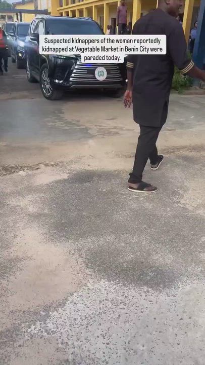 Kidnappers involved in the kidnapping of woman at Airport road in Benin city paraded today by the po...