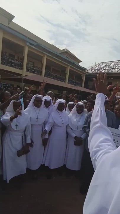 Peter Obi this morning donated ₦10 million to Mother of Christ Specialist Hospital in Enugu State fo...