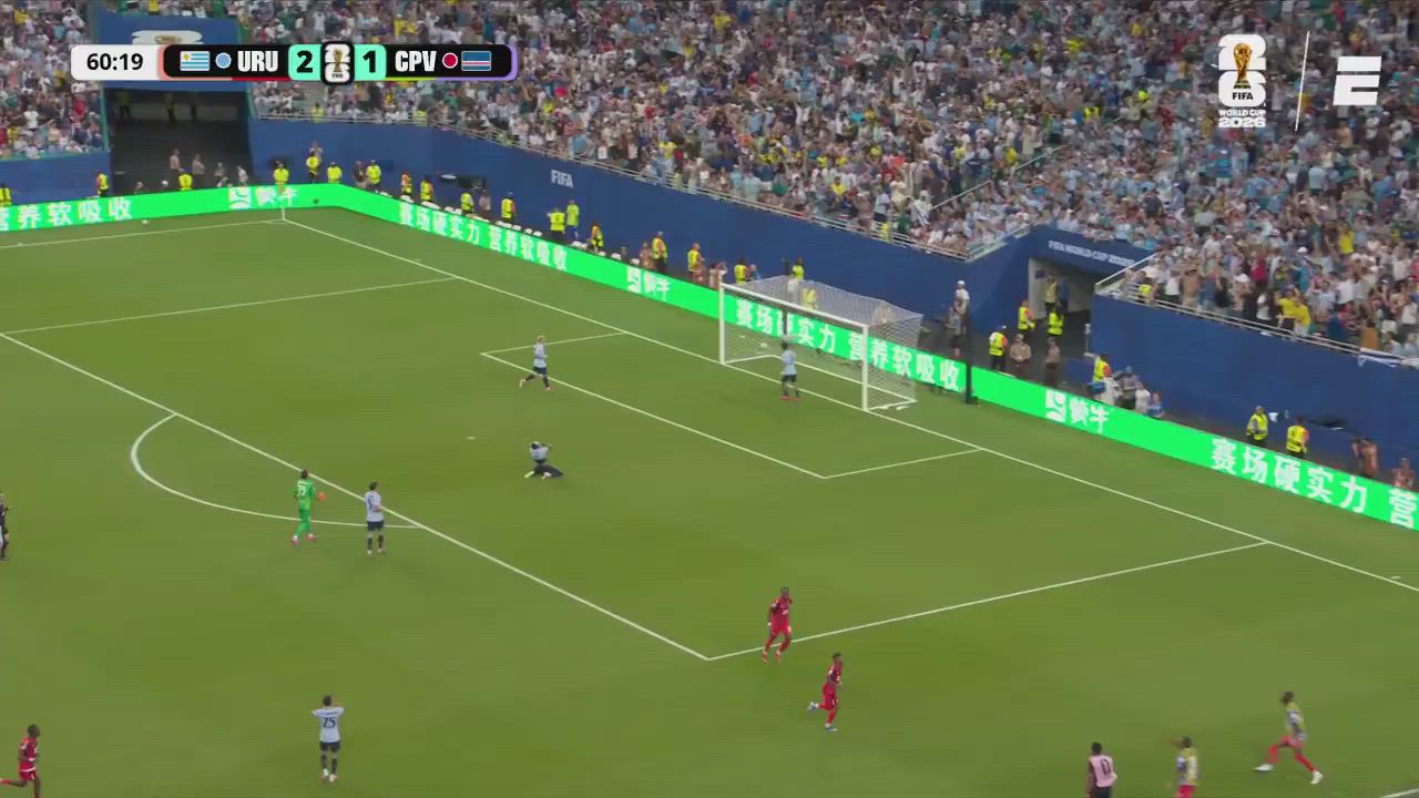 Cabo Verde equalized in an insanely fast sequence!. 

Uruguay's Muslera made a mistake that Cabo Ver...