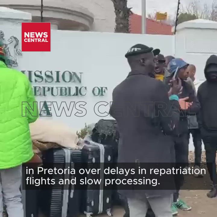 𝐍𝐢𝐠𝐞𝐫𝐢𝐚𝐧𝐬 𝐈𝐧 𝐒𝐨𝐮𝐭𝐡 𝐀𝐟𝐫𝐢𝐜𝐚 left stranded 𝐏𝐫𝐨𝐭𝐞𝐬𝐭 𝐃𝐞𝐥𝐚𝐲𝐬 𝐈𝐧 𝐄𝐯𝐚𝐜𝐮𝐚𝐭𝐢𝐨𝐧 𝐅𝐥𝐢𝐠𝐡𝐭𝐬