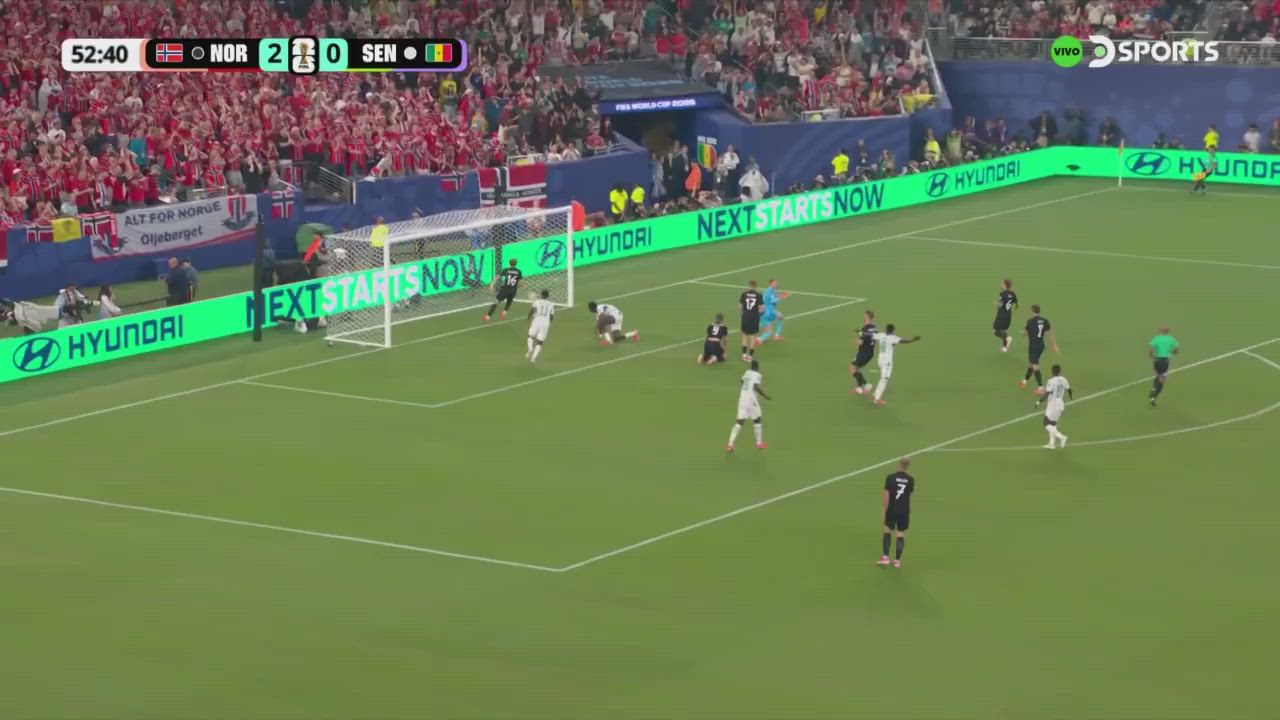 Ismaila Sarr has done it, his first-ever World Cup goal for Senegal 🇸🇳

The Crystal Palace winger wa...