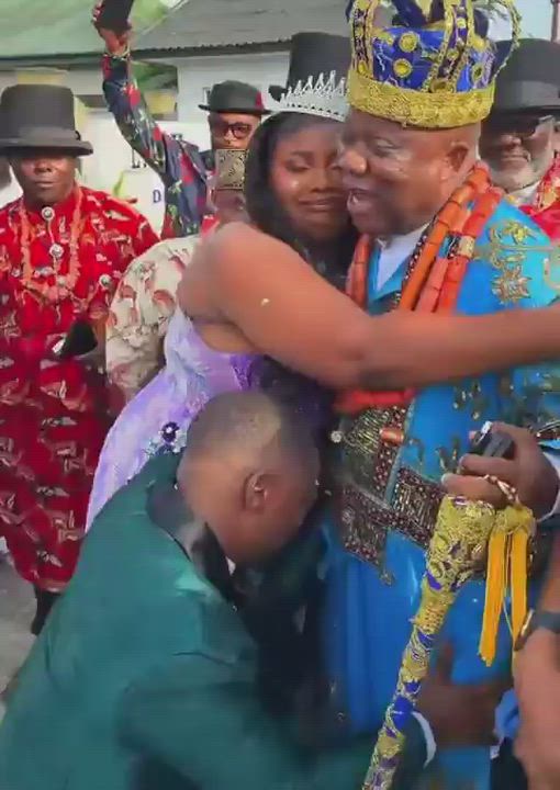 Nigerian groom’s father gifts his son Range Rover Sport, Lexus and two plots of land in Banana Islan...