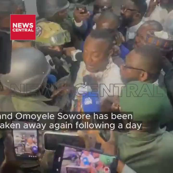 Chaotic scene at the Abuja High Court as DSS operatives escorted Omoyele Sowore out of the courtroom...