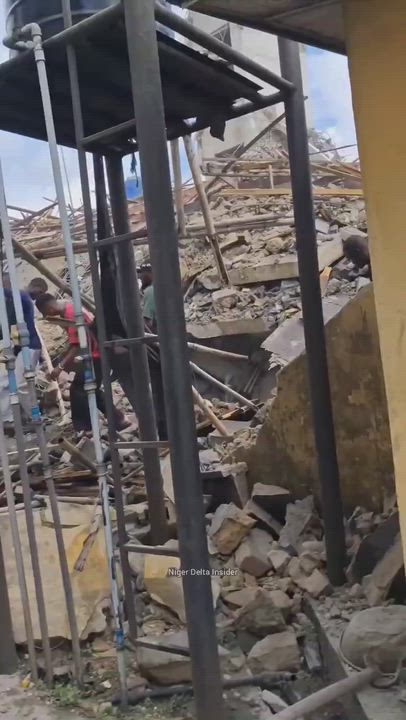 A five-storey building under construction has collapsed on Odili Road, Port Harcourt, close to the E...