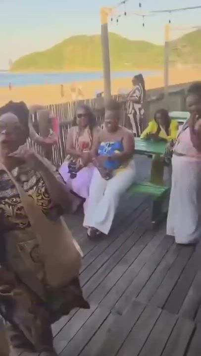 South African 🇿🇦 women chased out from a beach in Mozambique 🇲🇿 and asked to go back to their countr...