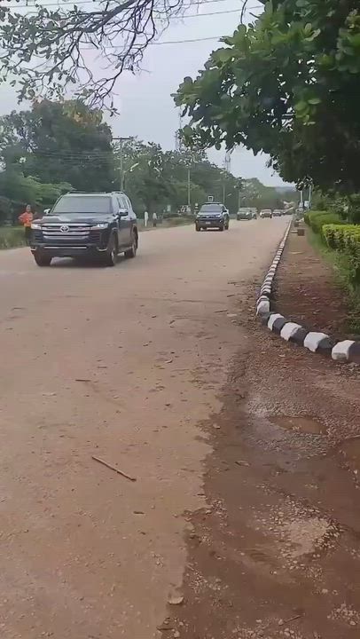 Lady in shock after seeing the number of cars In the convoy of a government official