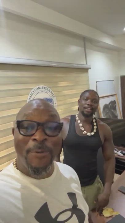 Isaac Fayose quickly stopped at Verydarkman office and he tells people about  Isaac Fayose