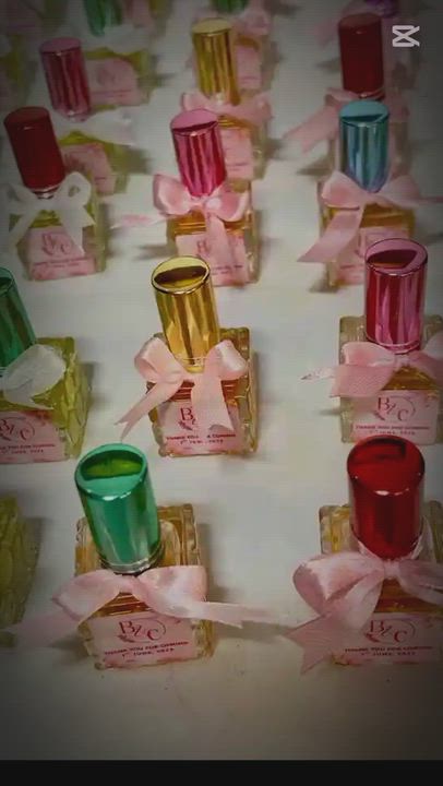 U oil prefume is available in bulk
U can contact me through whatsapp:09113675255