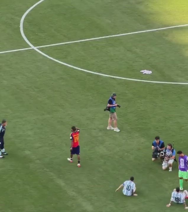 Watch the moment Lamine Yamal went to console Messi after Spain beat Argentina in the 2026 World Cup...