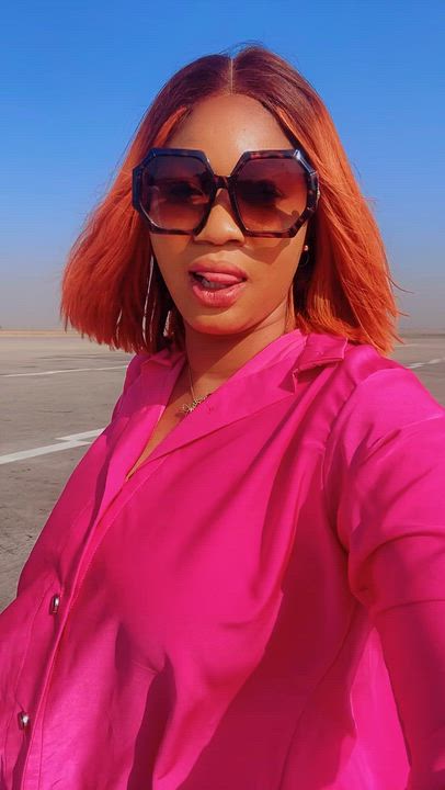 Touch down all the way from Abuja to Nigeria 😂😡💃💃
Welcome me back please 👏
#LekeeLekee 
#Trendi...