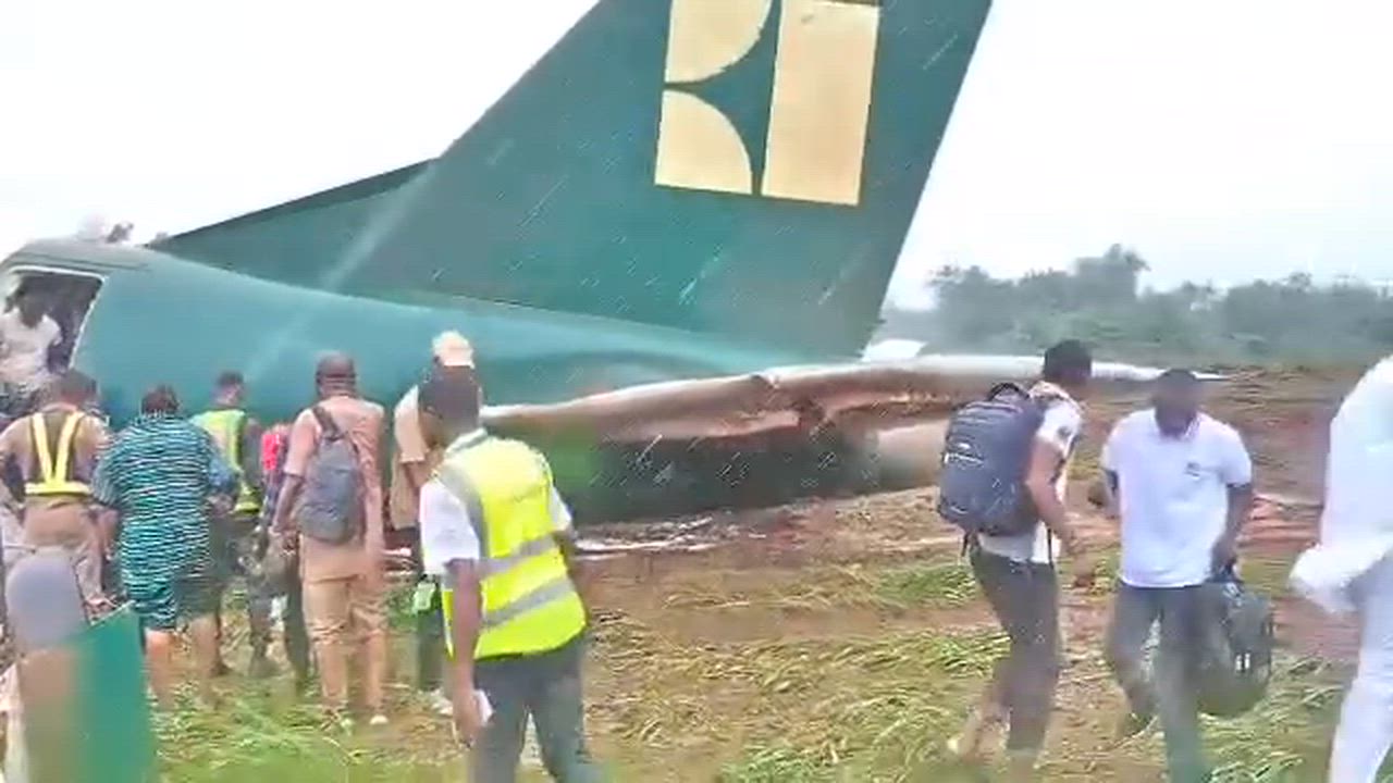 Breaking....

..... Plane  Crash lands....Chk on ur ppl