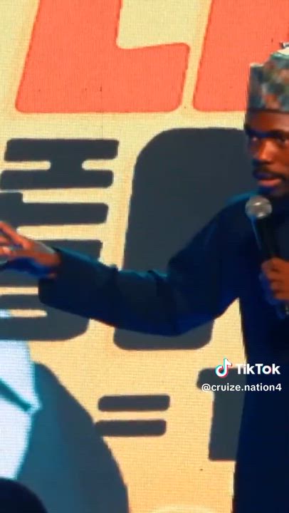 Comedian makes "ATIKU"laugh inan event....watch very short