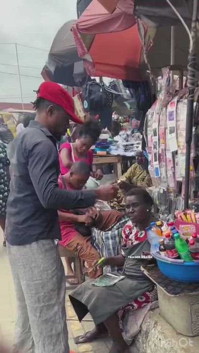 Poverty does not change a truly good heart.
In this prank, a poor market woman loses plantain worth...