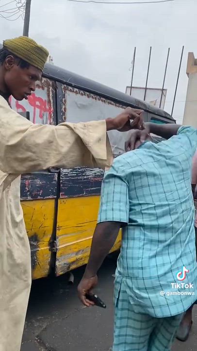 E be like say this guy never collect premium beating Abi😂