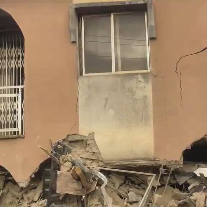 #DEMSAY INFO
The way buildings are collapsing these days  is  alarming. 

Tragic scene from Baale, s...