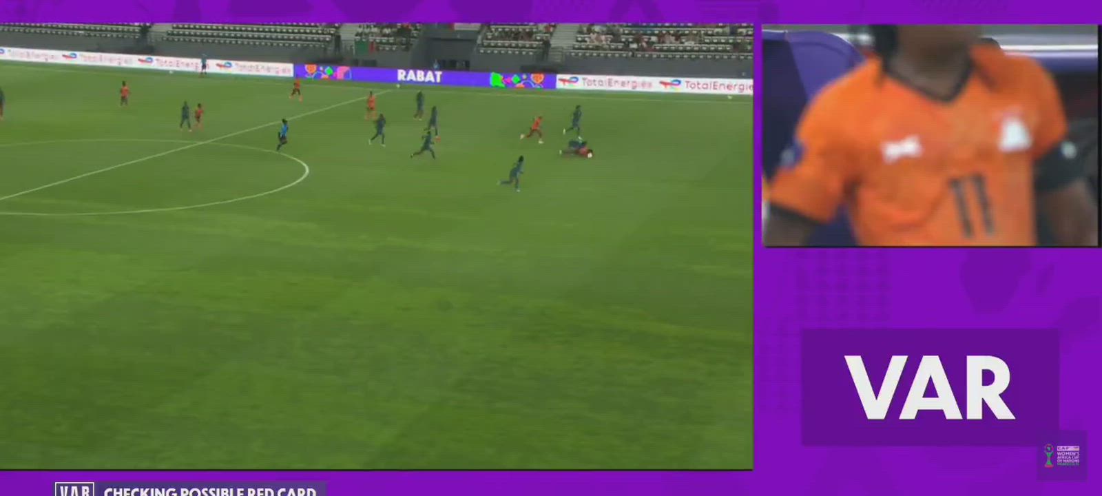 🟥 Oluwatosin Demehin was sent off in the 40th minute for a fault against Barbra Banda. 

⏱️ Half-ti...