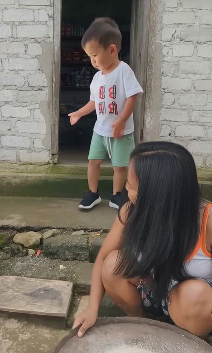 Happy Sunday everyone.😊 
May we be joyful and glad just a this kid..