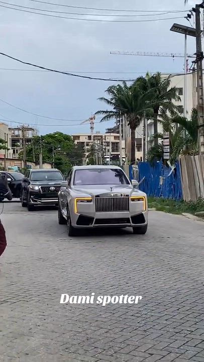 Davido has 15 dollars on another car again 😄😂 #LekeeLekee