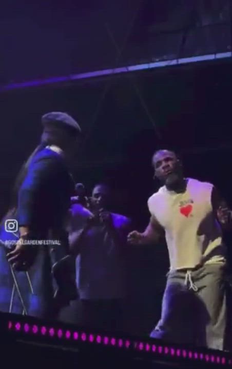 The Moment American gospel music star, Kirk Franklin, surprised worshippers after inviting Nigerian...