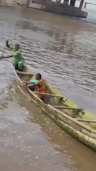 A Woman was rescued today after she jumped into a lagoon near Idumota-Carter Bridge in Lagos State