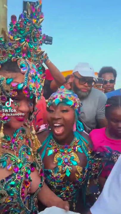 Rihanna returned home to Barbados🇧🇧 in spectacular fashion, taking center stage at Grand Kadooment D...