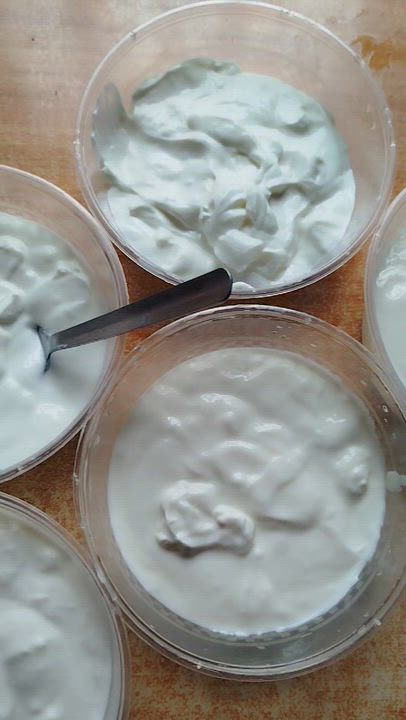 About yesterday, I made unsweetened greek yoghurt.

It's very easy to make, and it's good for your g...