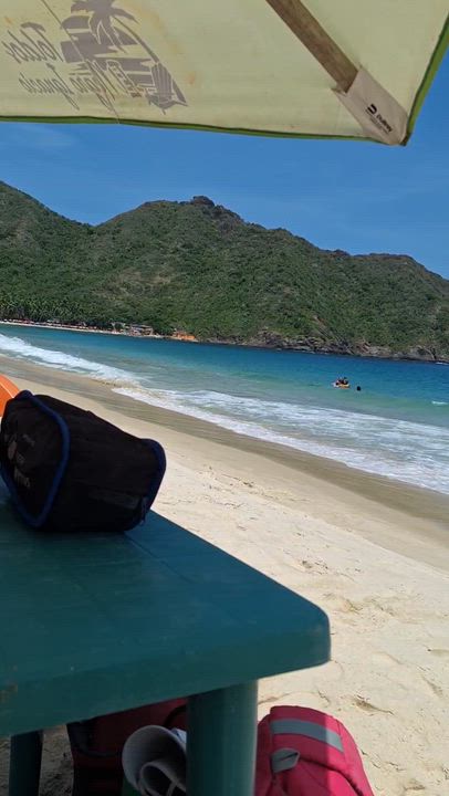 The sound of waves isn't relaxing "just because" 🌊 It's pink noise: it calms the nervous system, lo...