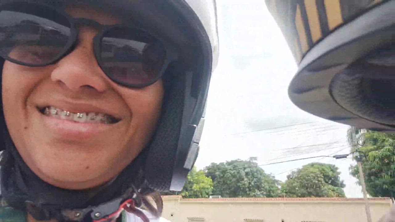 I like riding motorcycle so I can hug my boyfriend in the way🤣🤣

Happy start to the week to all 💕...