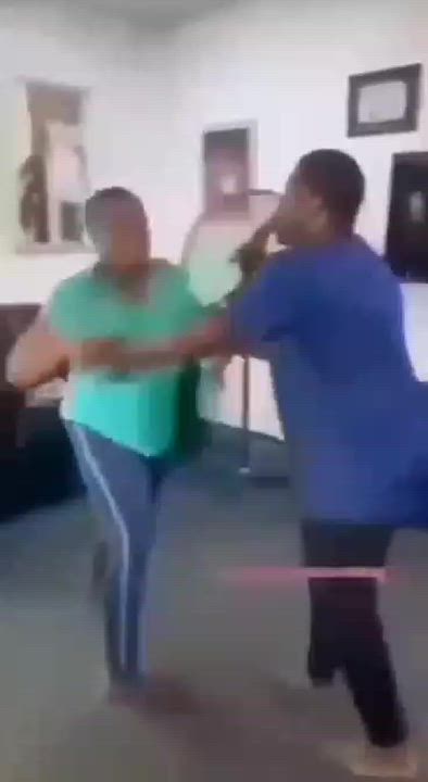 The reason you shouldn't fight... Fighting will definitely put you in trouble... 💔