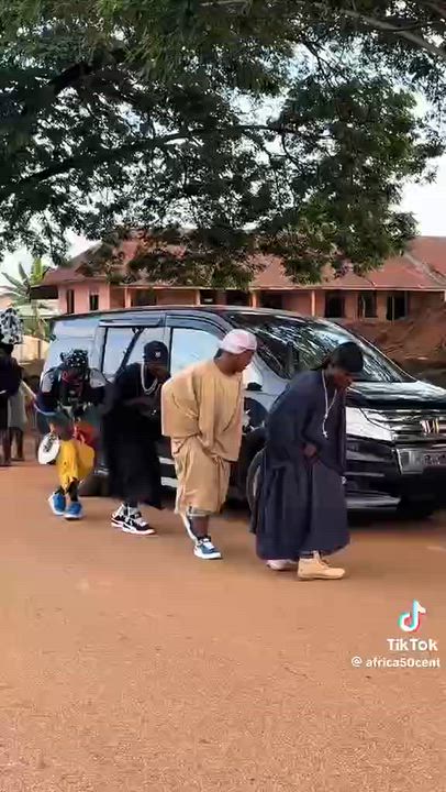 A happy Sunday to you all say Hi to my Hommies in the hood!!! 😎😎