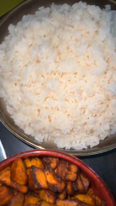 Sunday food don set ooooh! 😋🍚🔥 Oya come chop! 😂❤️

But abegggg, who actually make the law say ri...