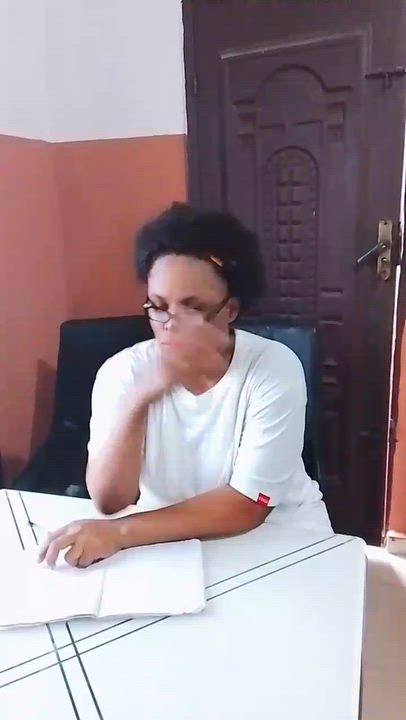 When your brain is still active despite being a nursing mom #Trending #LekeeLekee