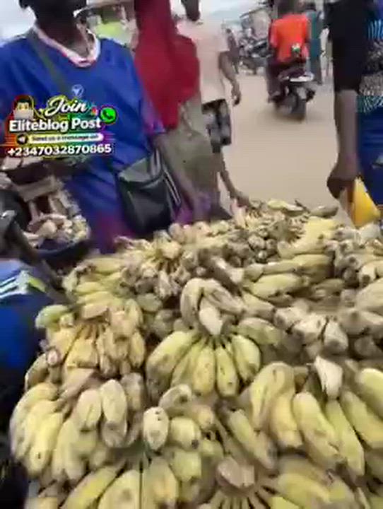The moment an Aboki refused to eat what he was selling😂

They should have forced him to eat it then...