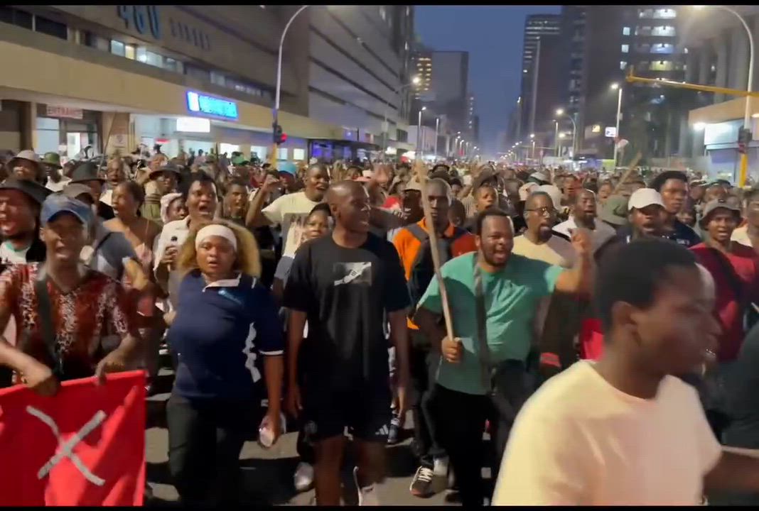 XENOPHOBIA ERUPTS AGAIN IN SOUTH AFRICA! 🇿🇦

Violence rocks Durban and Soweto as anti-migrant protes...