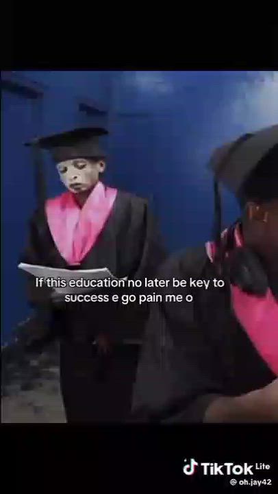 Omoh e go pain me oo
#LekeeLekee
#Trending
#emzy
