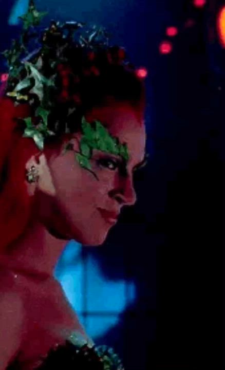 (snippet) Nobody Talks About How Terrifyingly Powerful Poison Ivy Actually Is 
Full breakdown: https...