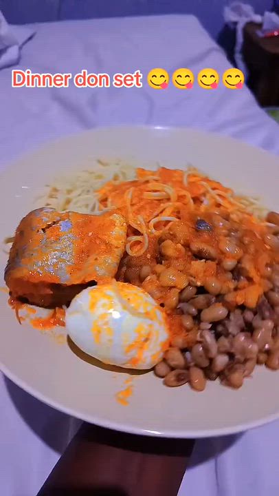 Dinner don set oooo

Though nobody remember me again as the alert don enter I dey manage my dinner...